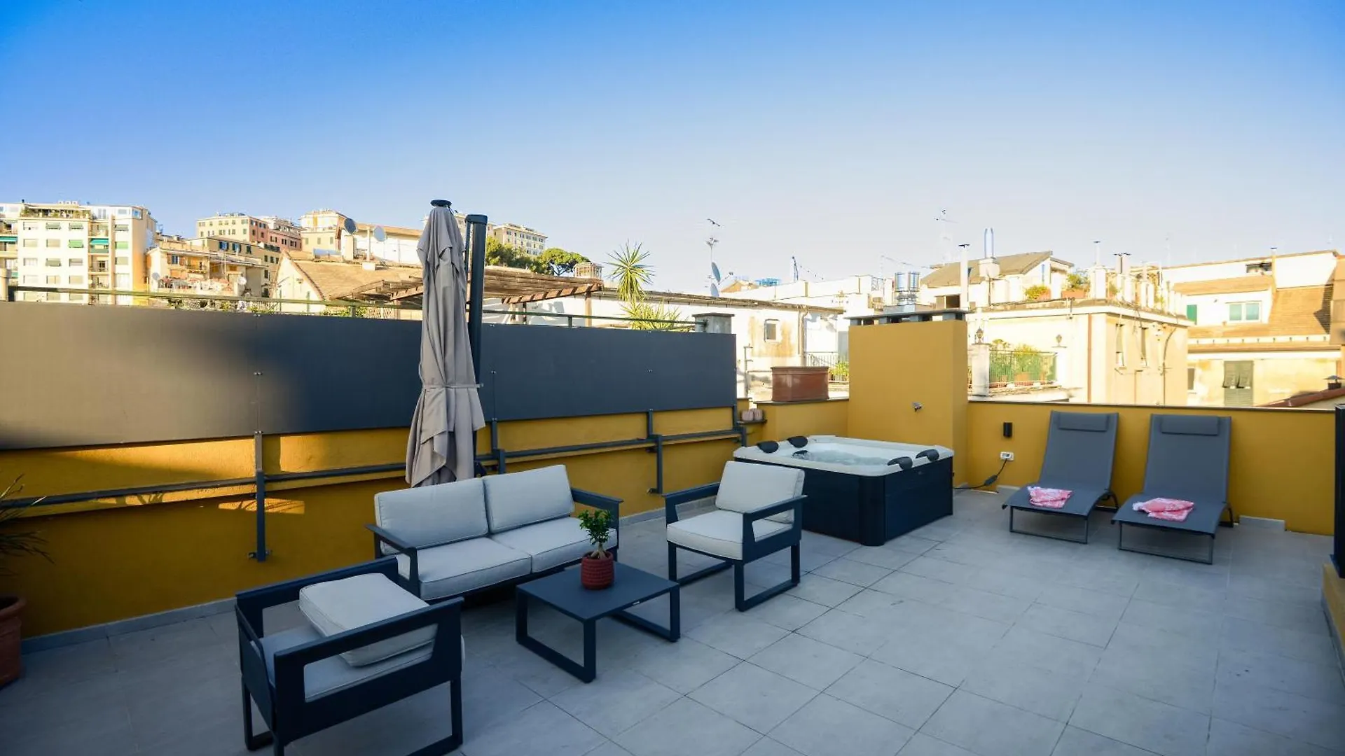 شقة Attico Centro Con Terrazza E Jacuzzi E Parcheggio Privati جنوة 0*,