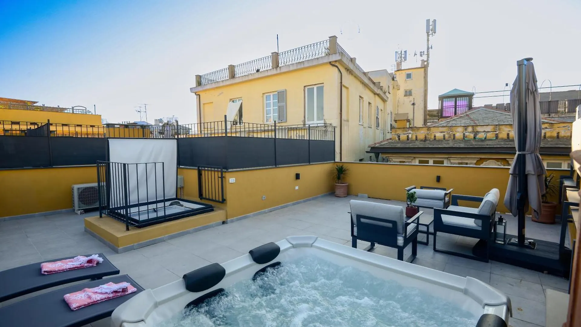 Attico Centro Con Terrazza E Jacuzzi E Parcheggio Privati Apartamento Génova