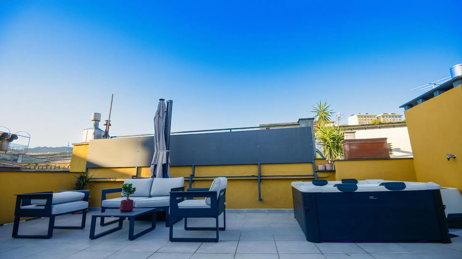 Attico Centro Con Terrazza E Jacuzzi E Parcheggio Privati Apartment Genoa