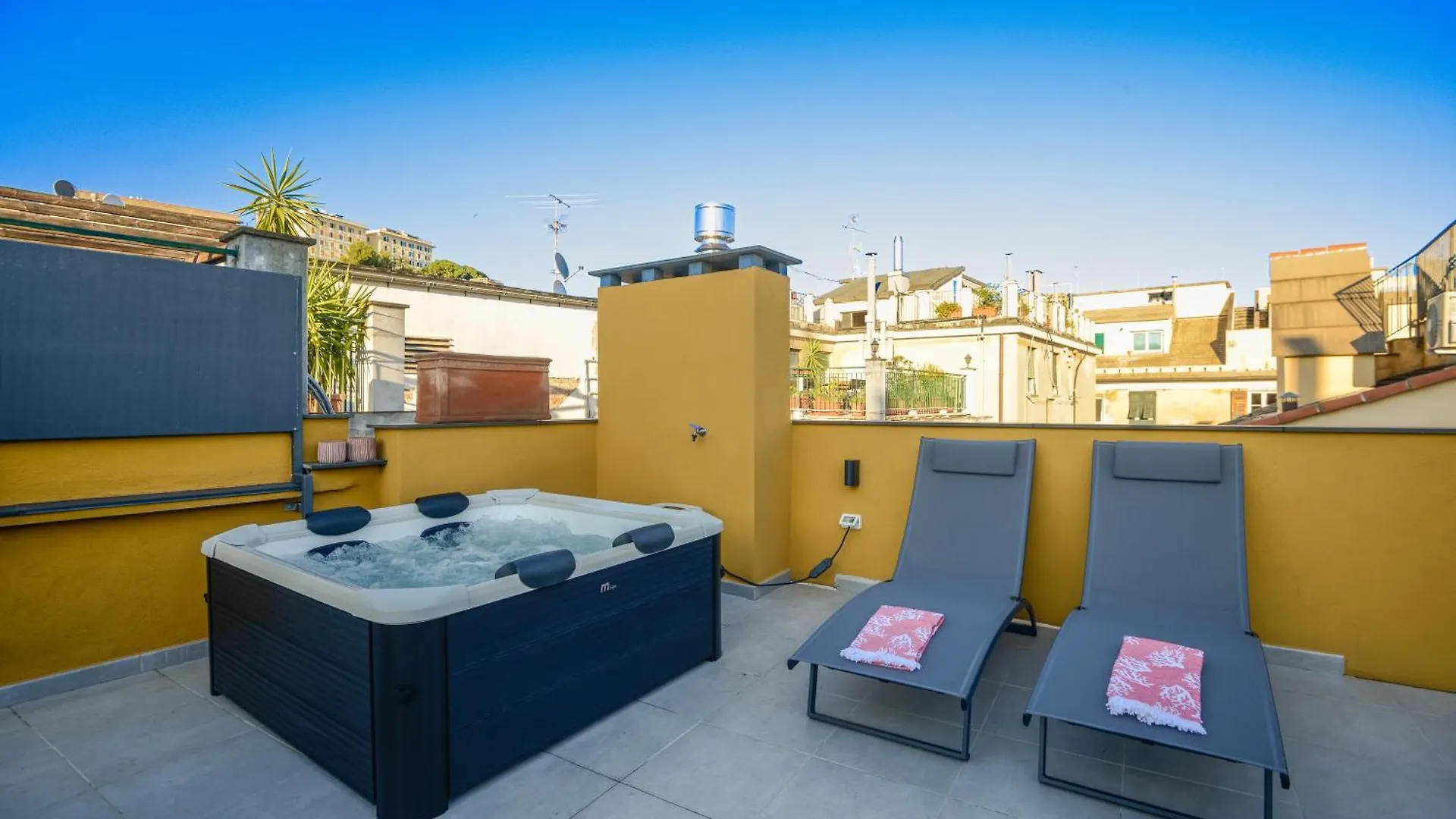 Attico Centro Con Terrazza E Jacuzzi E Parcheggio Privati Apartment Genoa