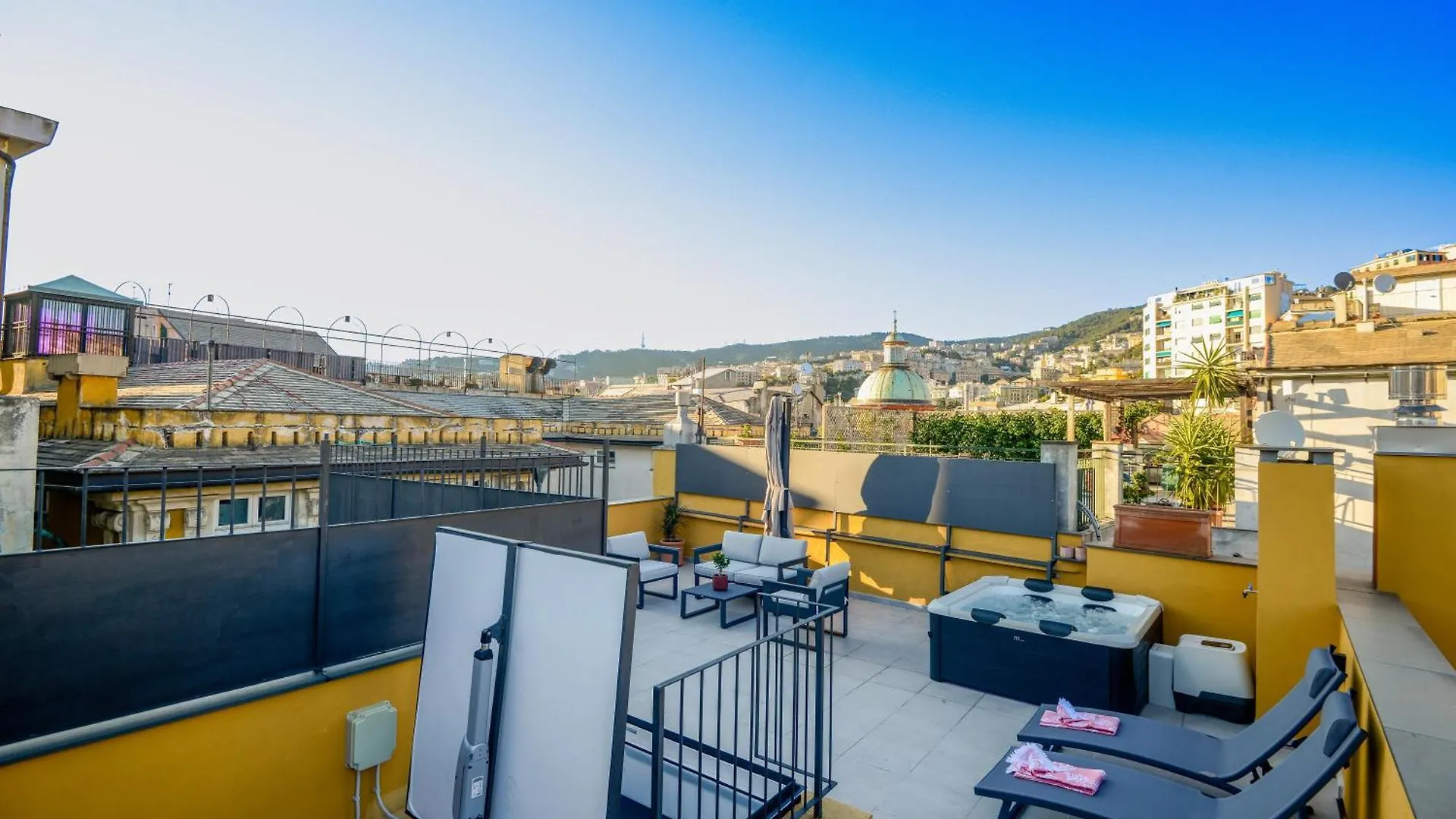 Attico Centro Con Terrazza E Jacuzzi E Parcheggio Privati Apartment Genoa Italy