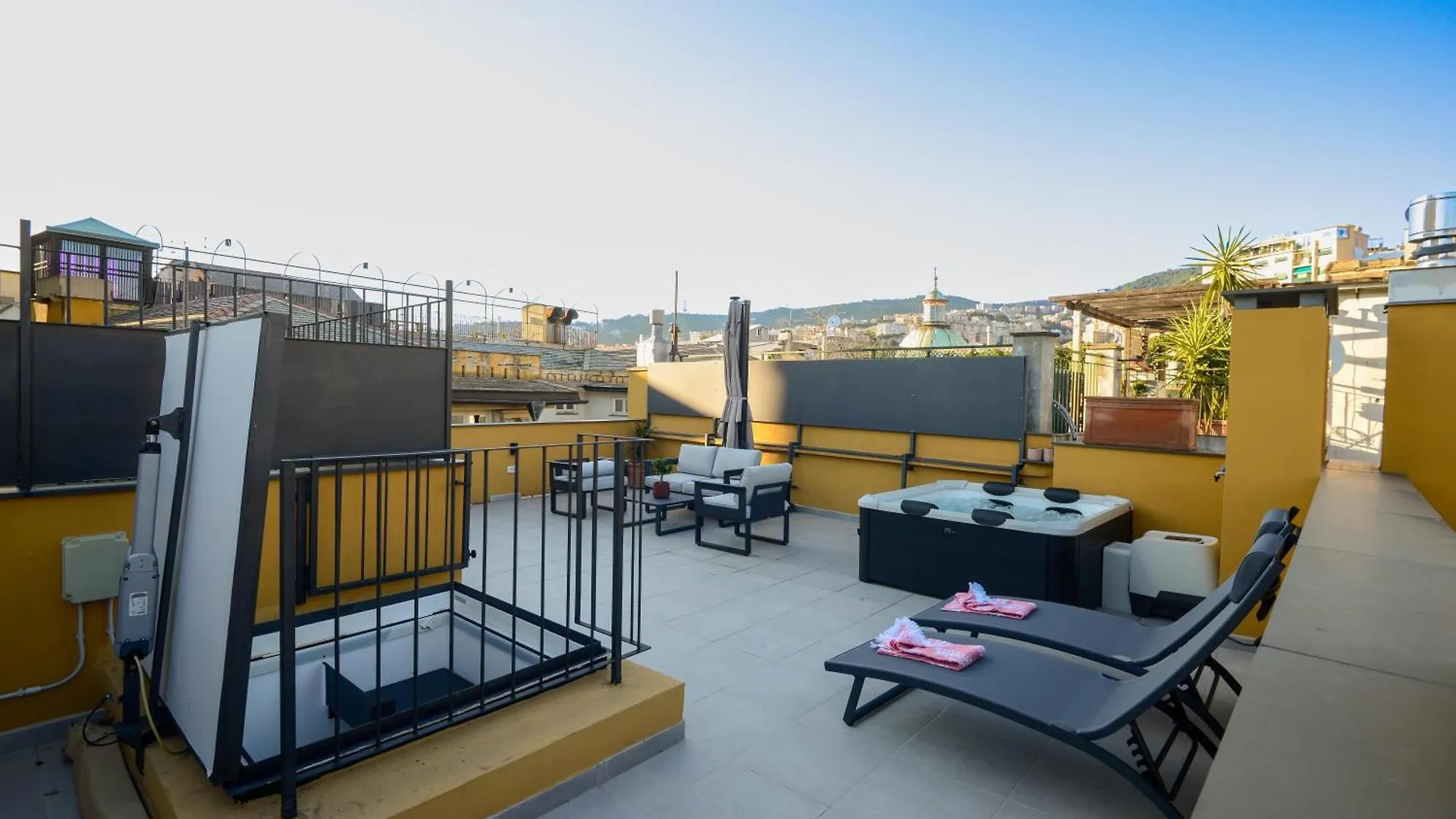 Attico Centro Con Terrazza E Jacuzzi E Parcheggio Privati Apartment Genoa