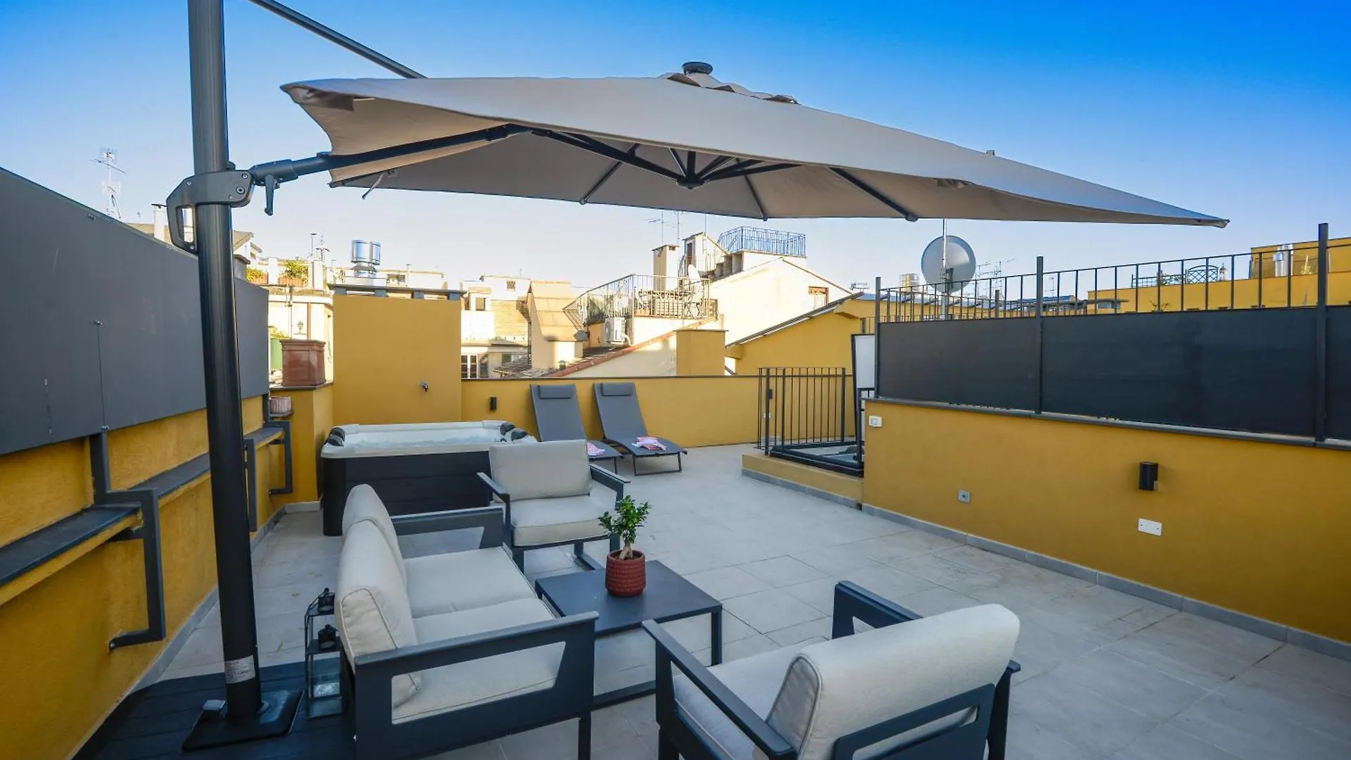 Attico Centro Con Terrazza E Jacuzzi E Parcheggio Privati Apartment Genoa
