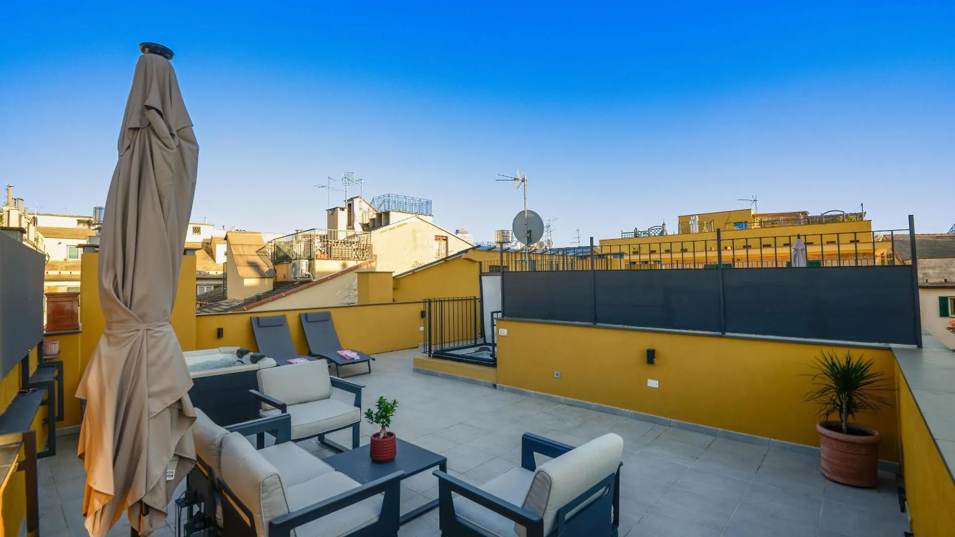 Attico Centro Con Terrazza E Jacuzzi E Parcheggio Privati Apartment Genoa 0*,  Italy